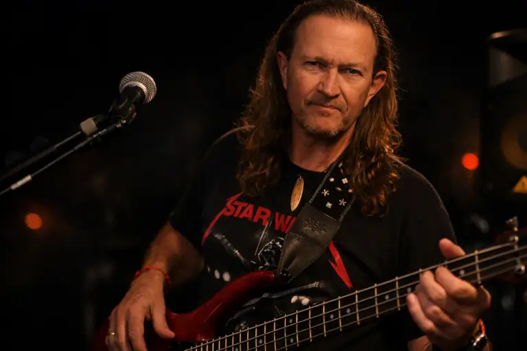 Alex am Bass